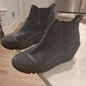 FLY LONDON Navy Blue Leather Booties - 39 (8)